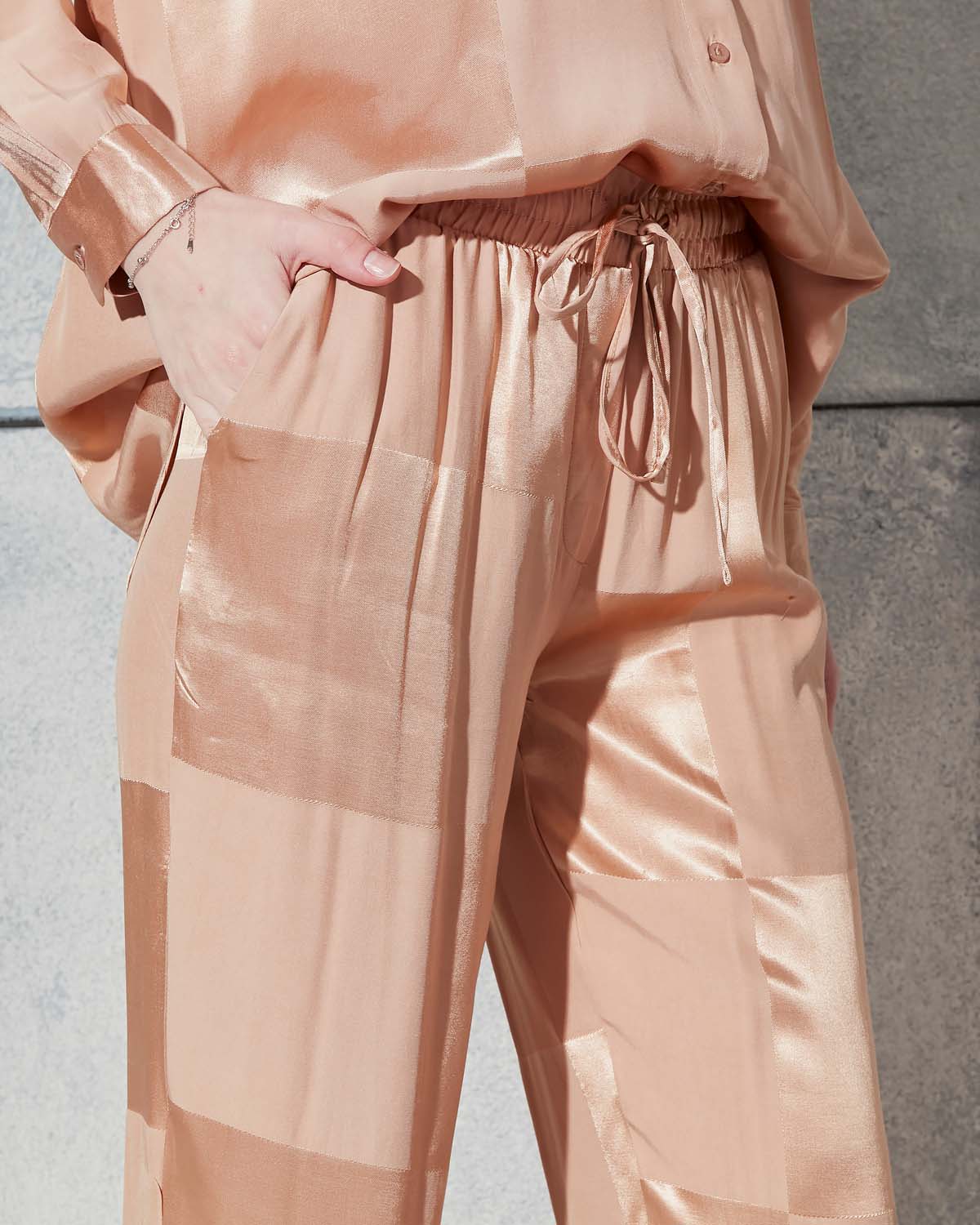 Kare Koyu Bej Jakar Saten Takım