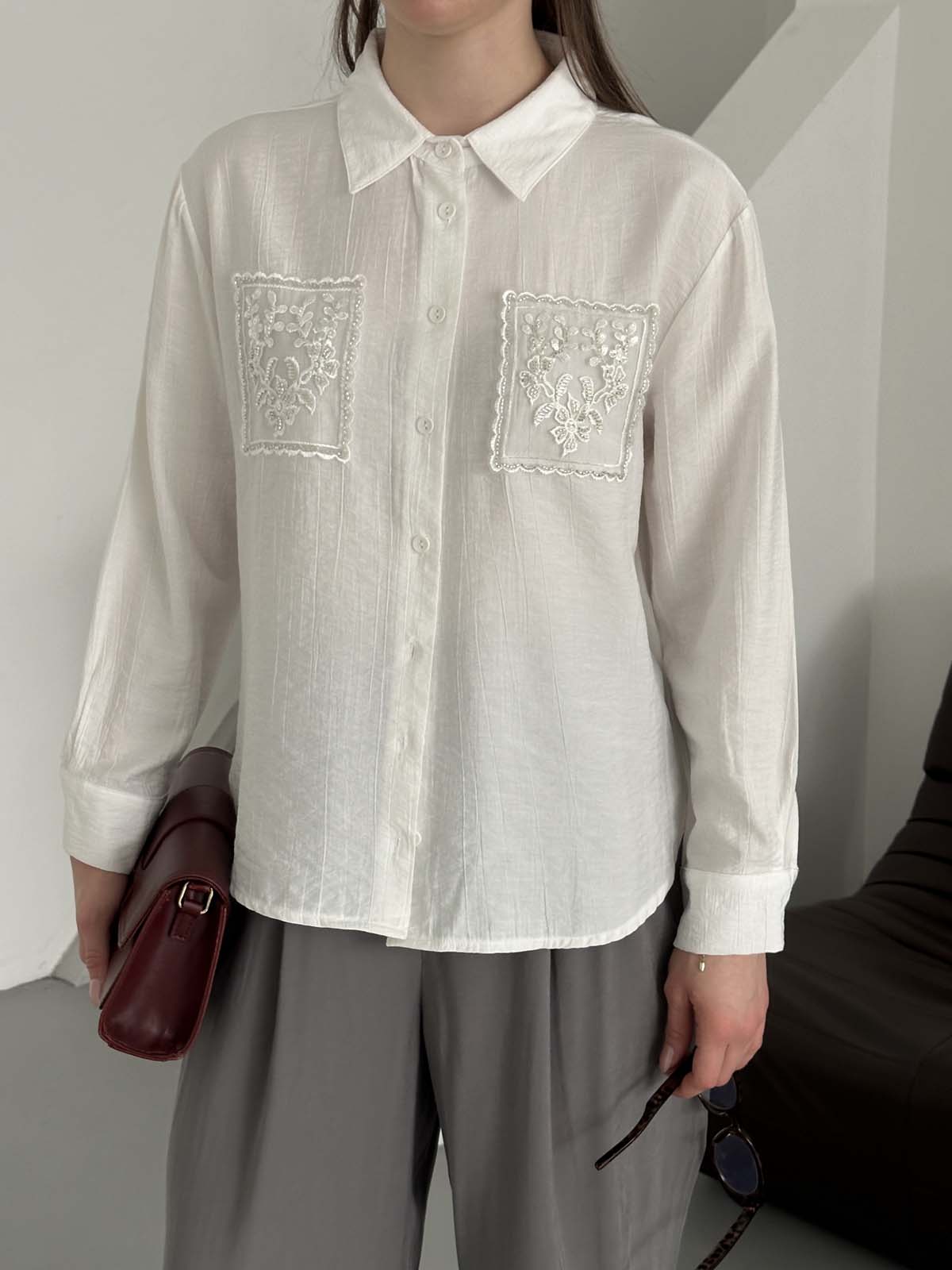 Göğüsü Çift Cep Dantelli Gömlek