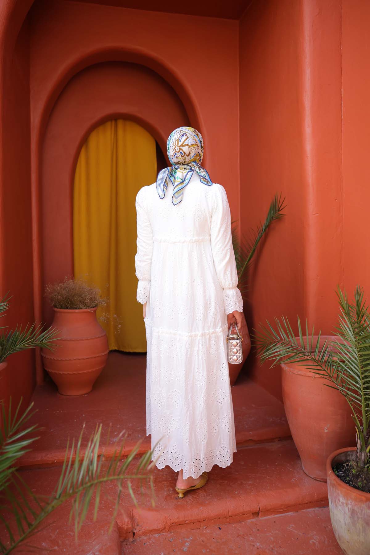 Önü Bağcıklı Brode Uzun Elbise