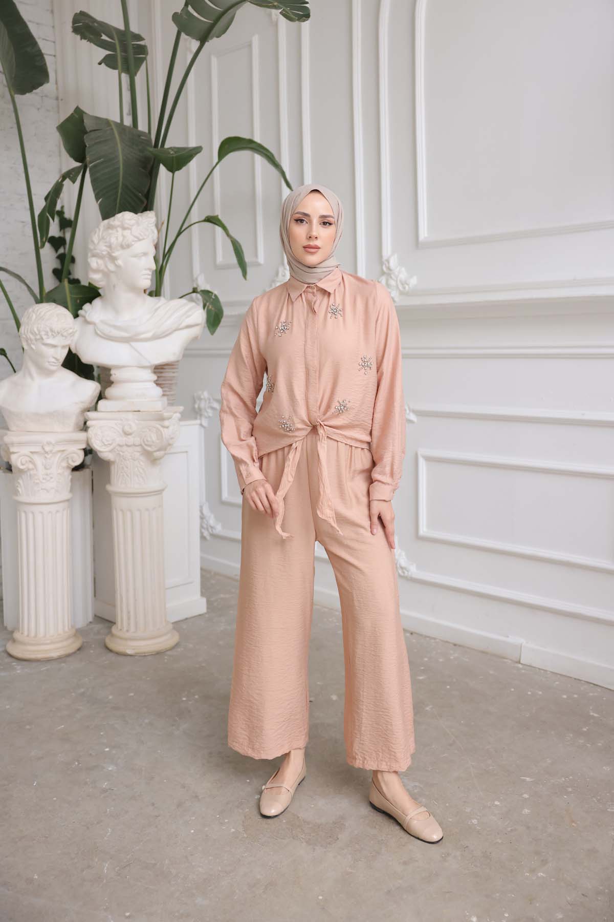 Önü Taşlı Takım