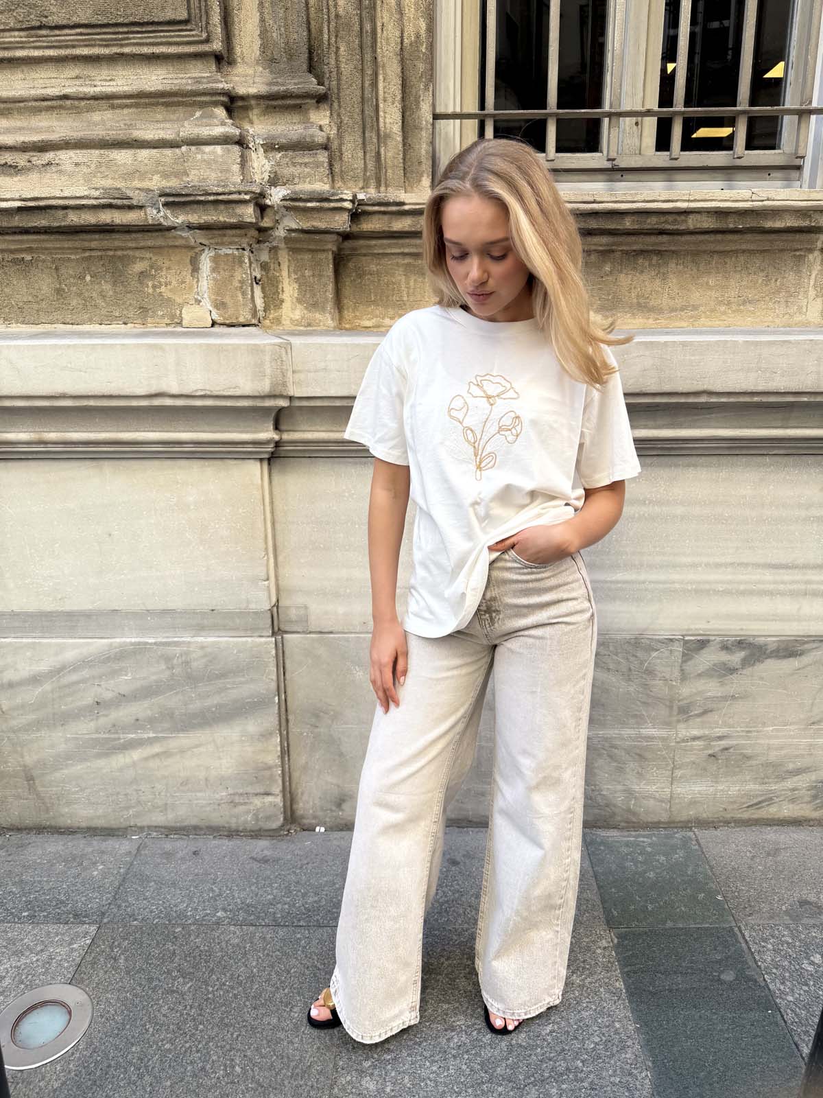 MİLANO KALIP ZİNCİRLİ GÜLLÜ TİŞÖRT