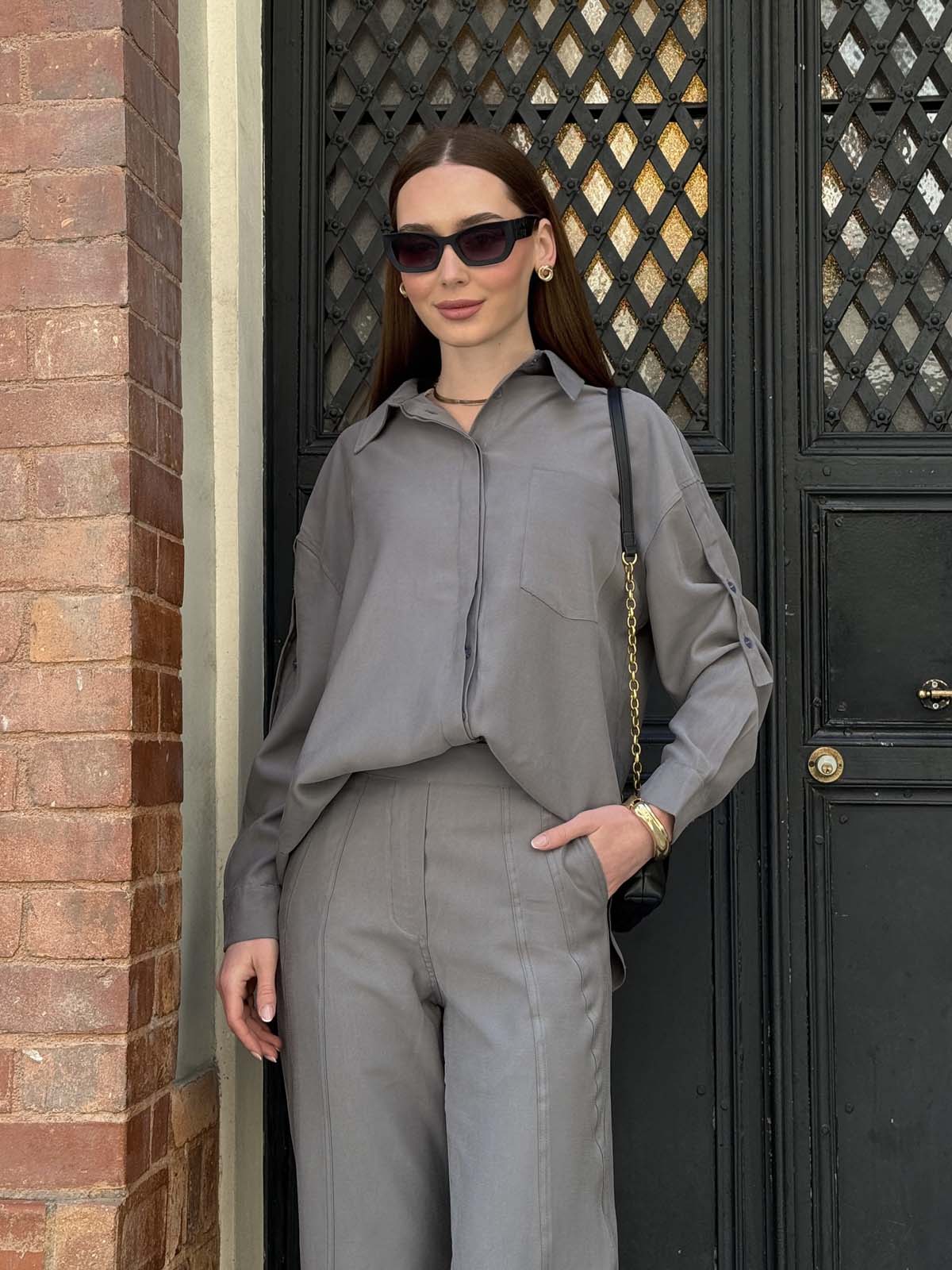 Cepli Gizli Düğmeli Kolu Düğme  Askılı  Gömlek