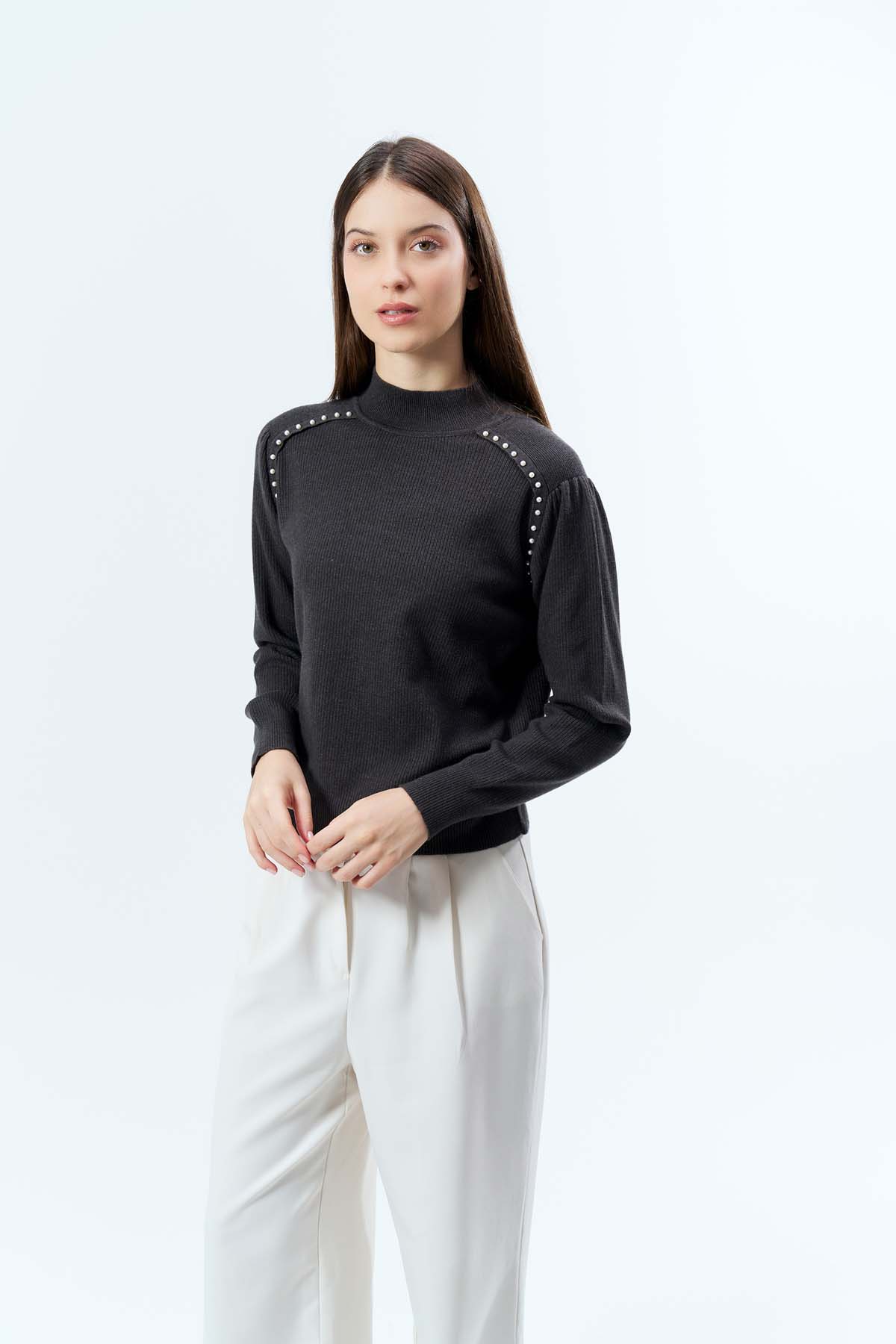 Kol Evi Ve Omuzları İncili Kazak