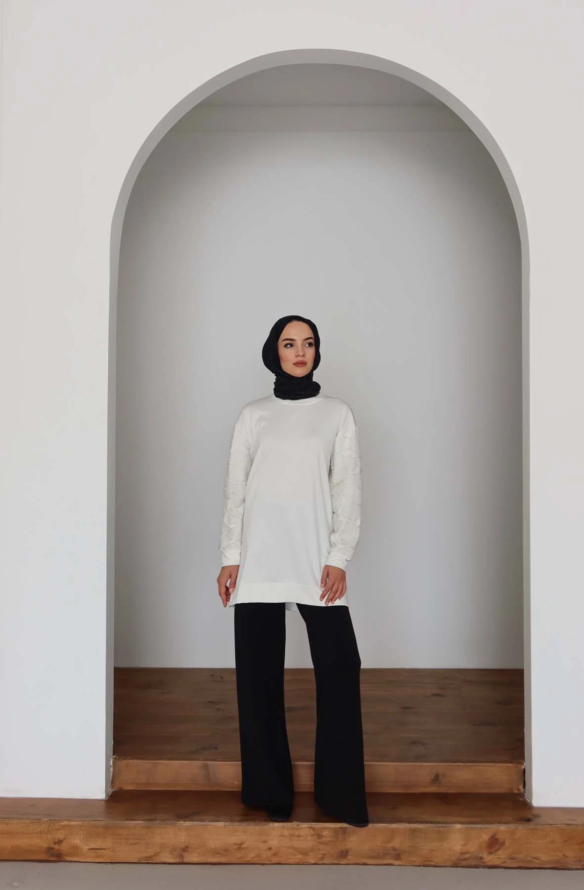 Kolu Boncuklu Kumaş Garnili Tunik