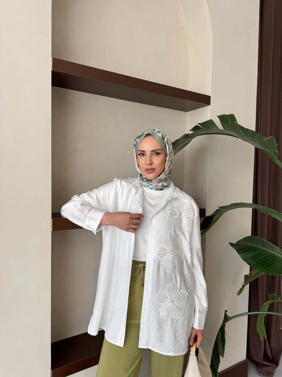 ÜÇ ÇİÇEKLİ MODEL GÖMLEK