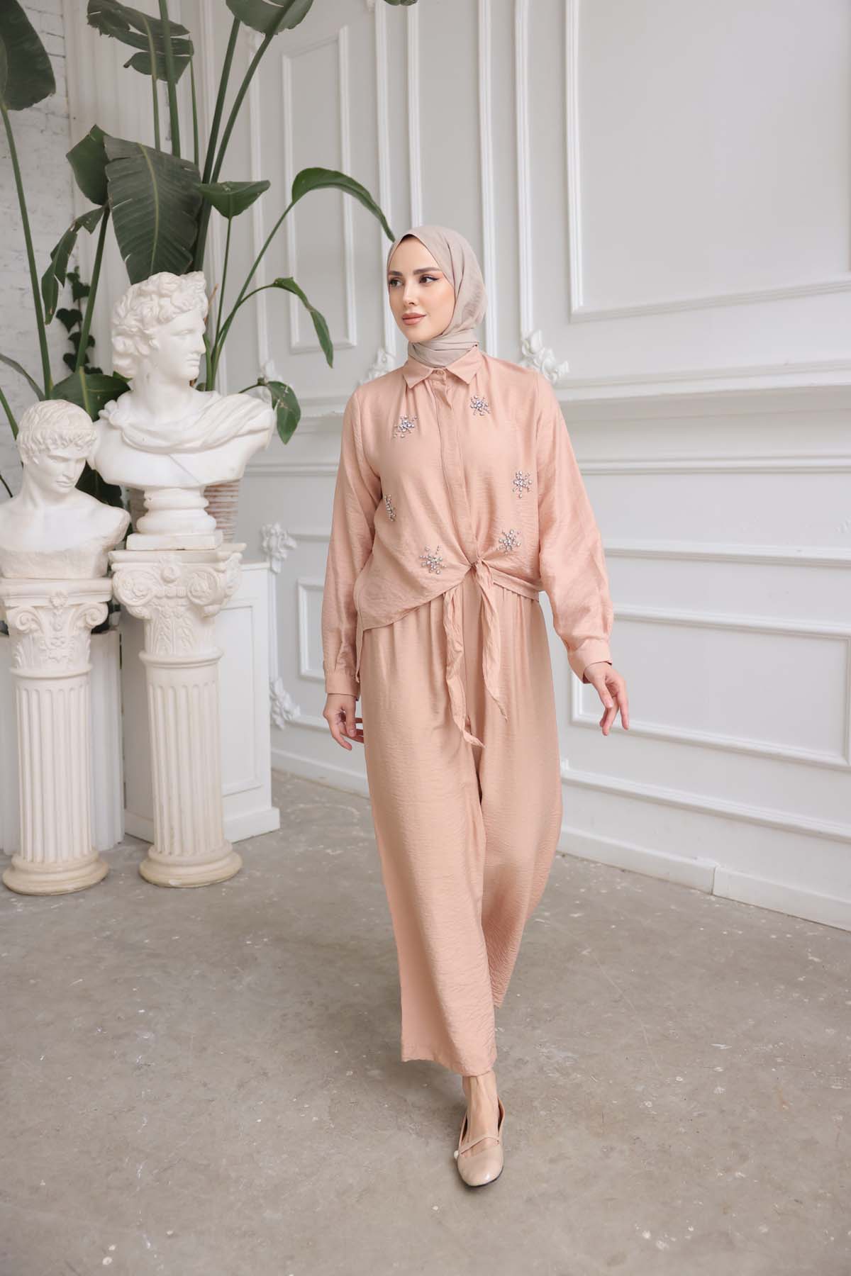 Önü Taşlı Takım