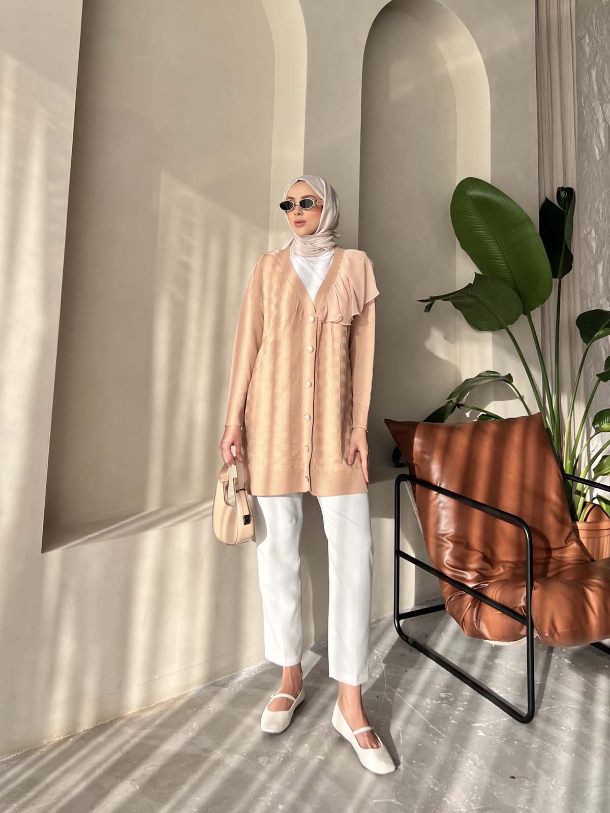 Omuz Detaylı  Düğmeli Hırka