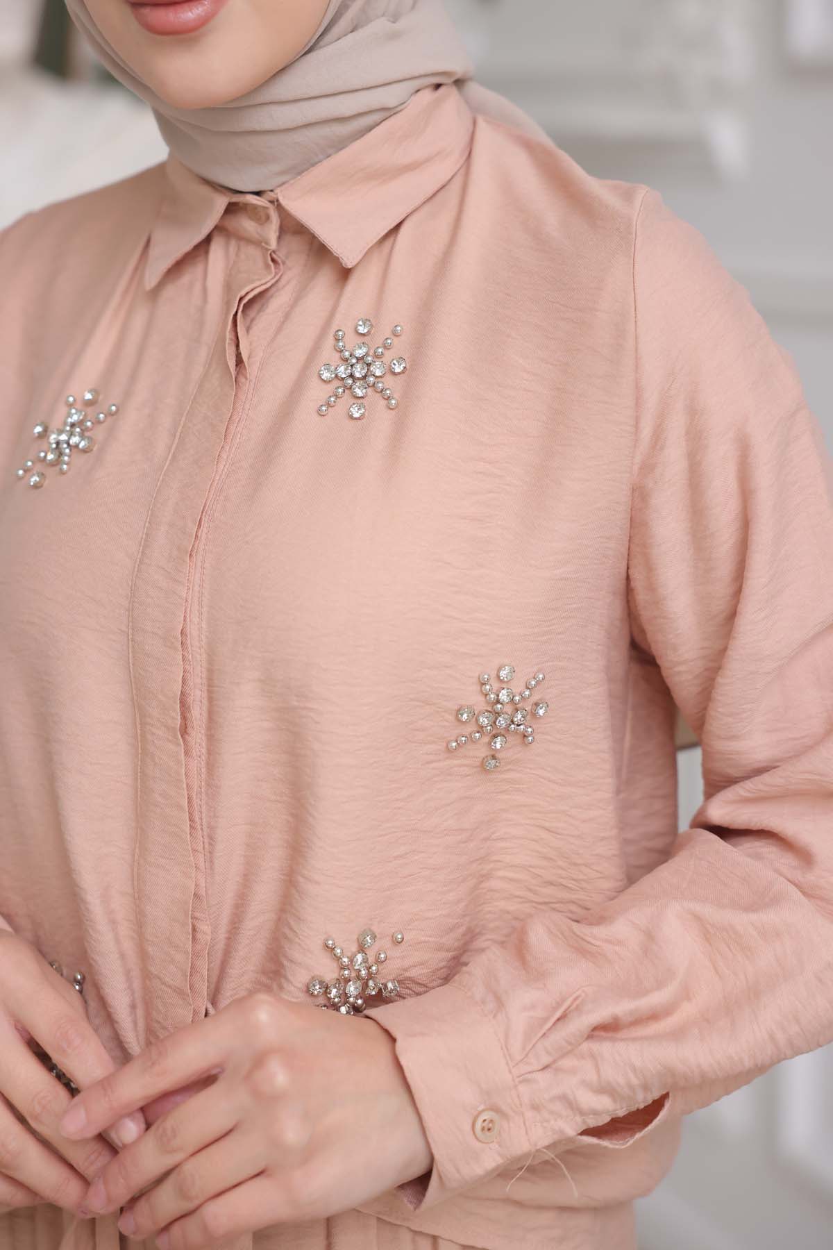 Önü Taşlı Takım