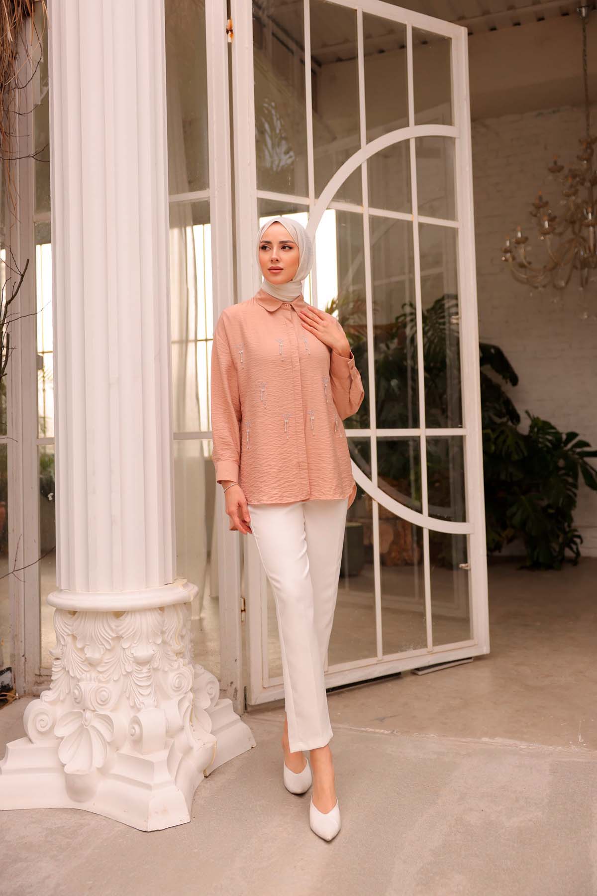 Önü Aksesuarlı Gömlek