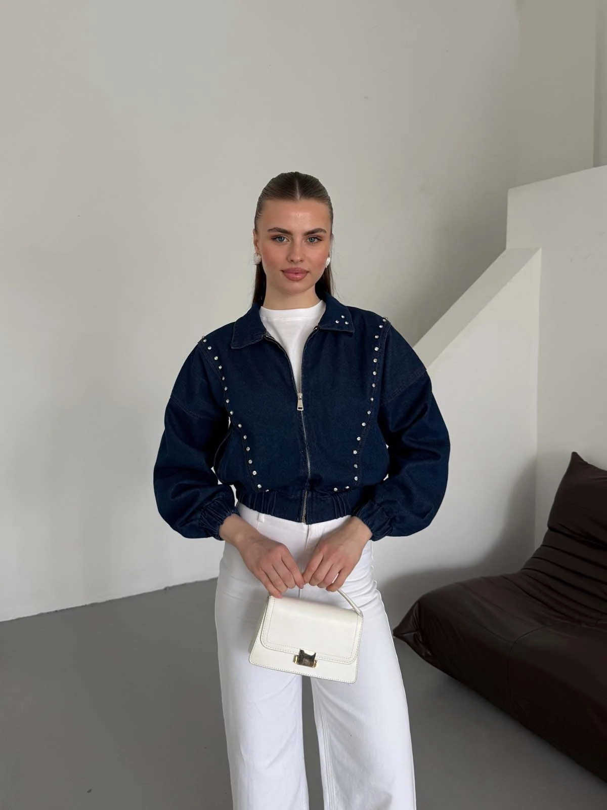 Önü V Detay Taşlı  Fermuarlı  Kot  Mont