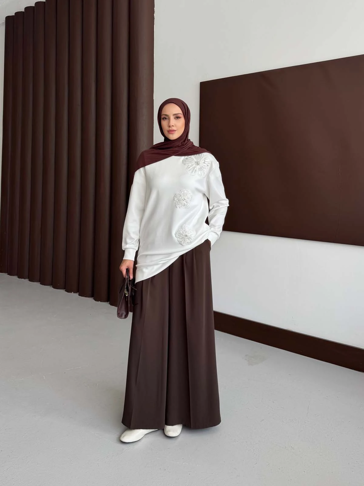 Şık Çiçek Aplikeli Sweat