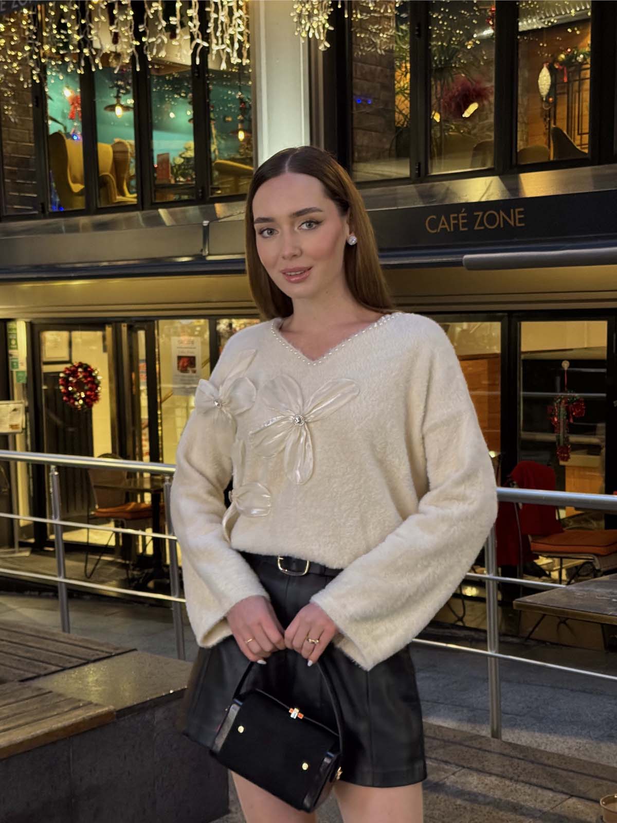 Angora İncili Papatyalı Kısa Kazak