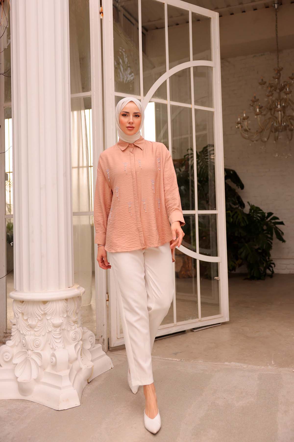 Önü Aksesuarlı Gömlek