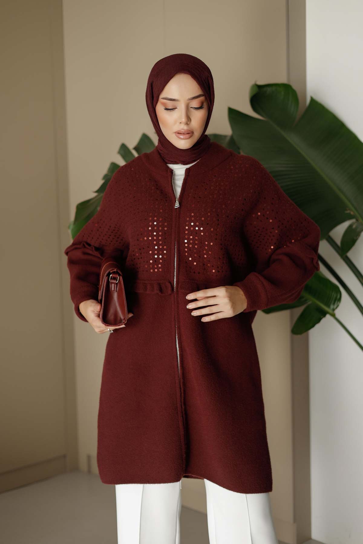 Fırfır ve Pul Detaylı Uzun Hırka