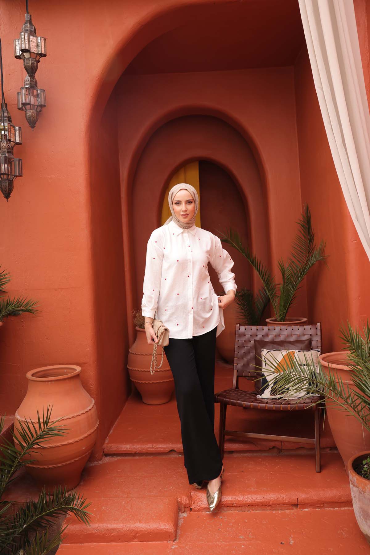 Renkli Papatya Nakışlı Gömlek