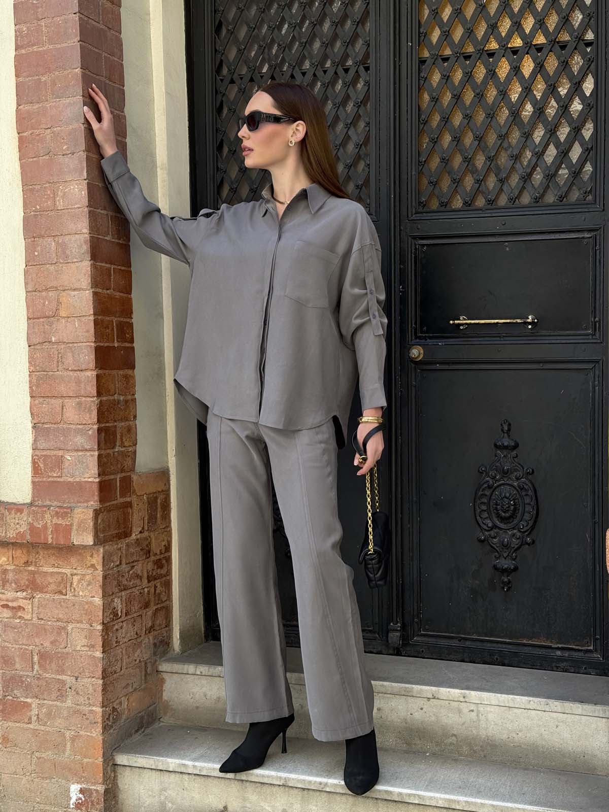 Cepli Gizli Düğmeli Kolu Düğme  Askılı  Gömlek