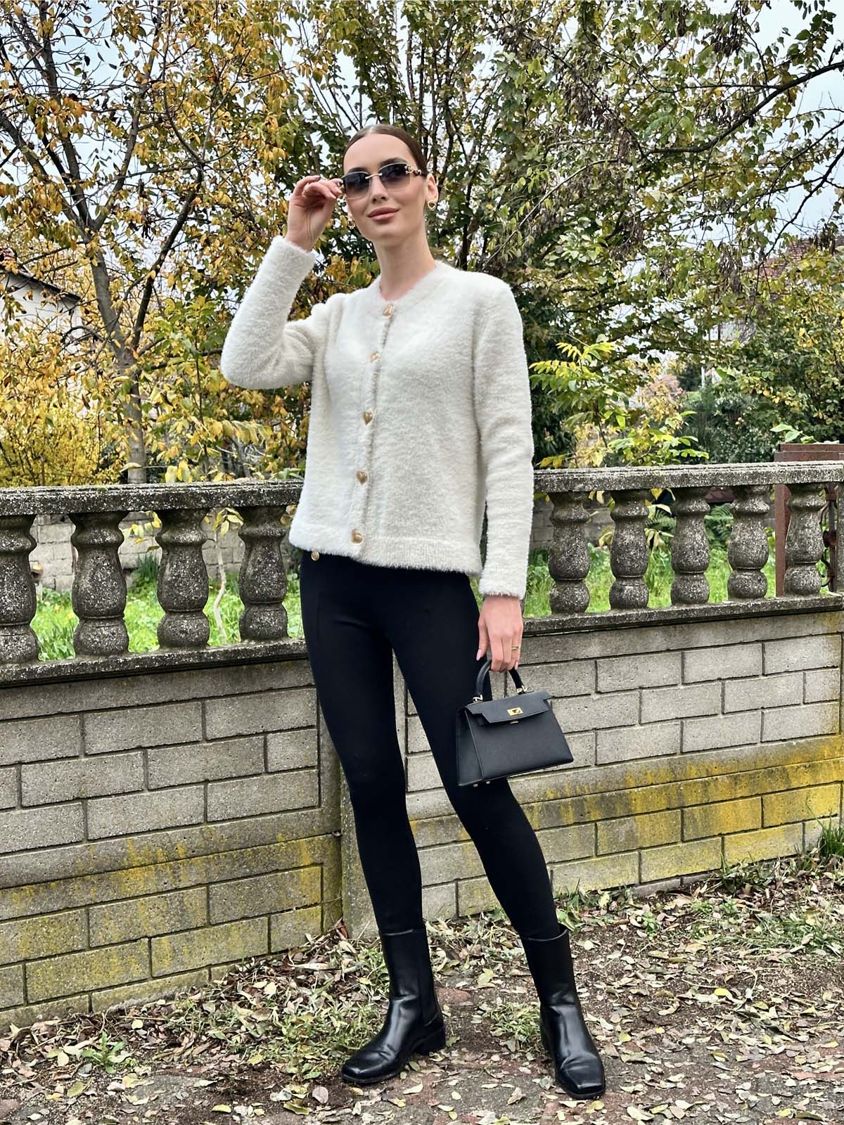 Angora  Kalp Şekilli Düğmeli Kısa Hırka