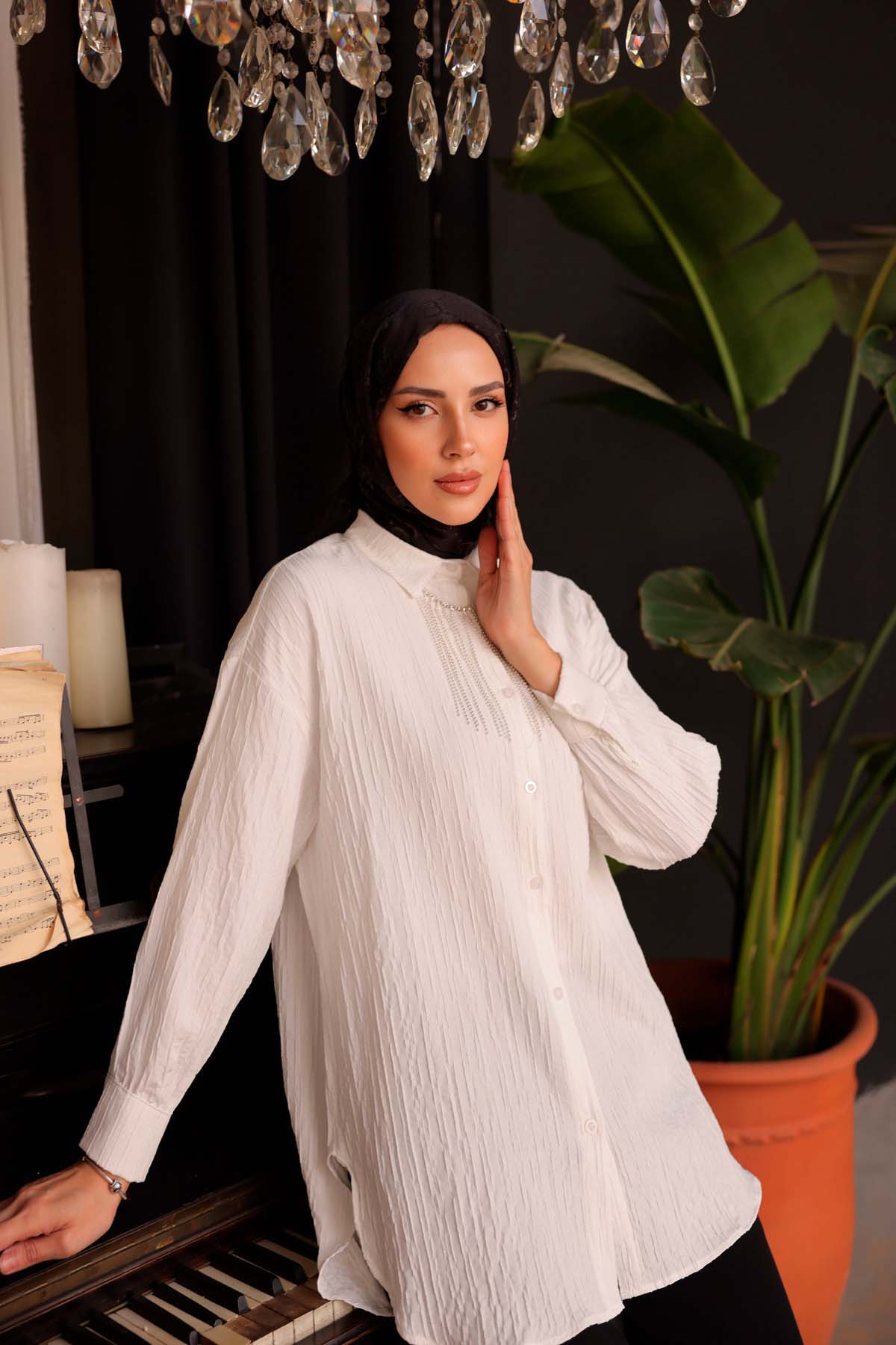 Yakası Zincirli Gömlek