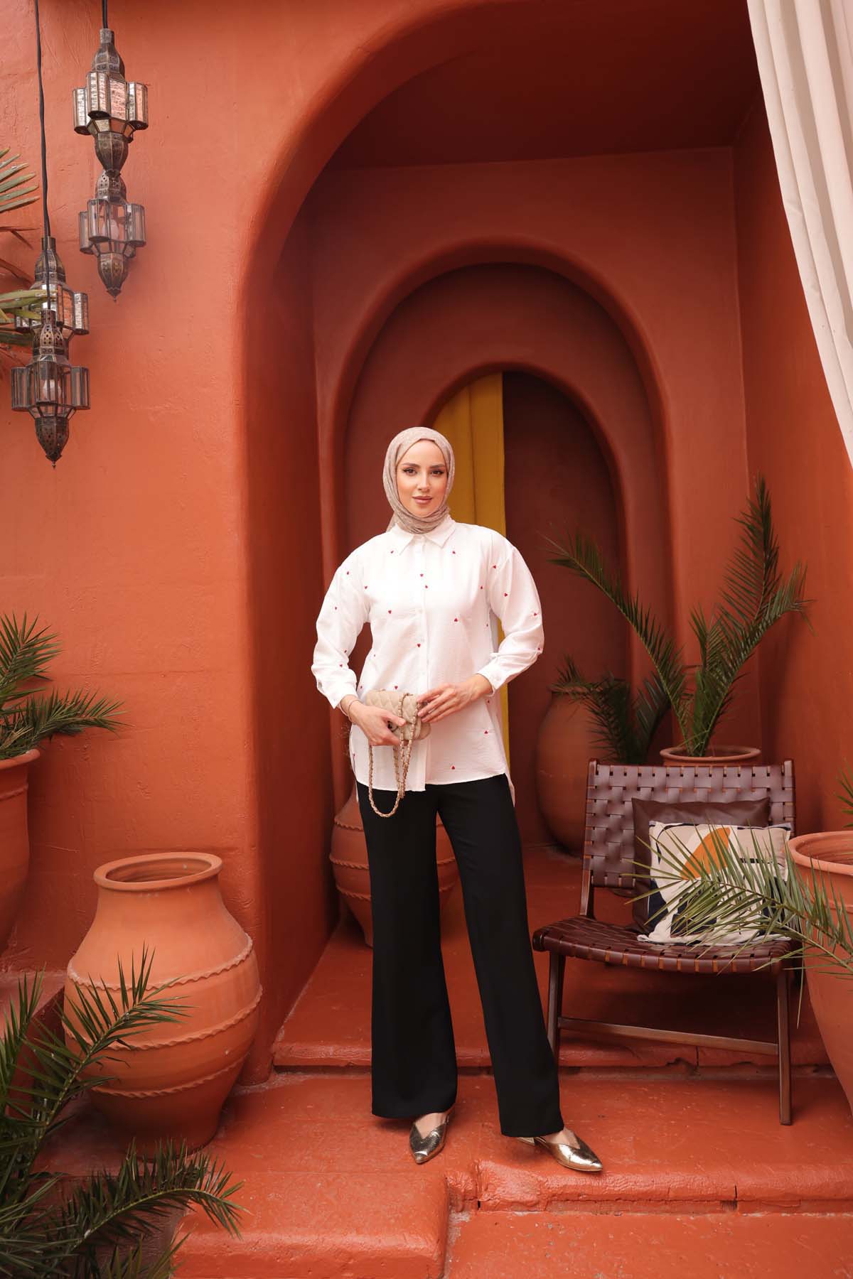 Renkli Papatya Nakışlı Gömlek