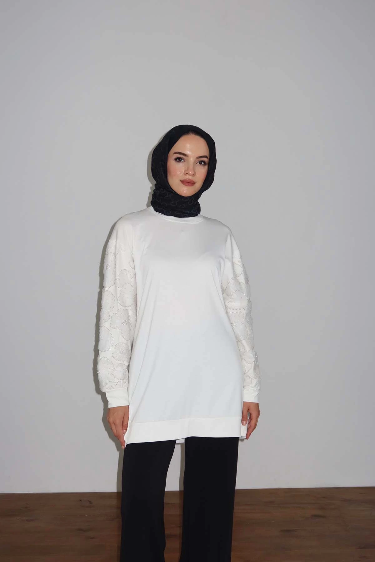 Kolu Boncuklu Kumaş Garnili Tunik