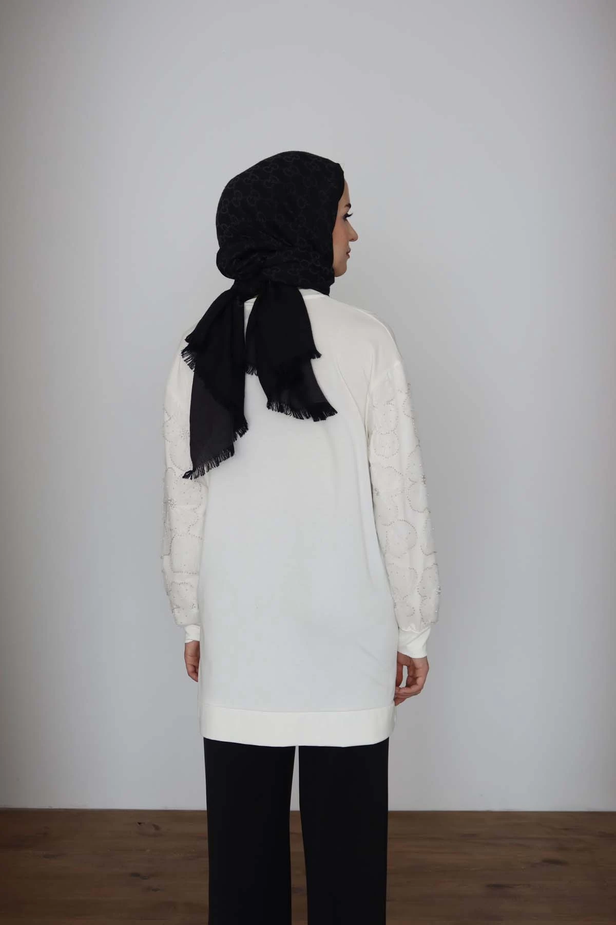 Kolu Boncuklu Kumaş Garnili Tunik