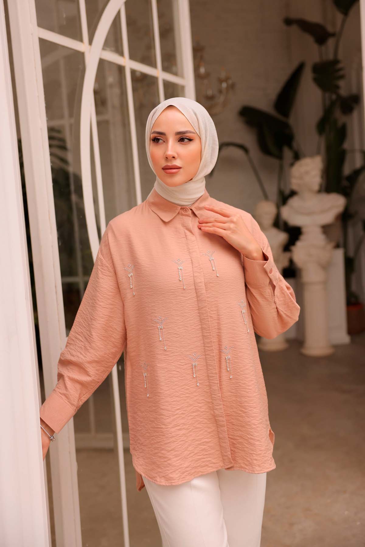 Önü Aksesuarlı Gömlek