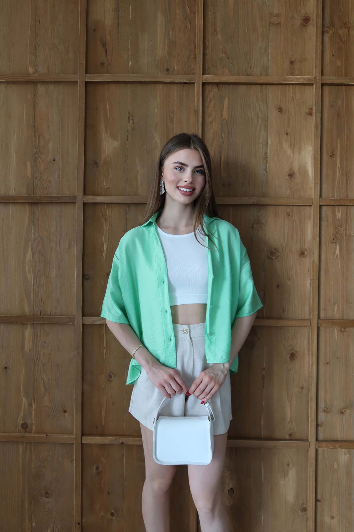 KISA KOLLU DÜZ GÖMLEK