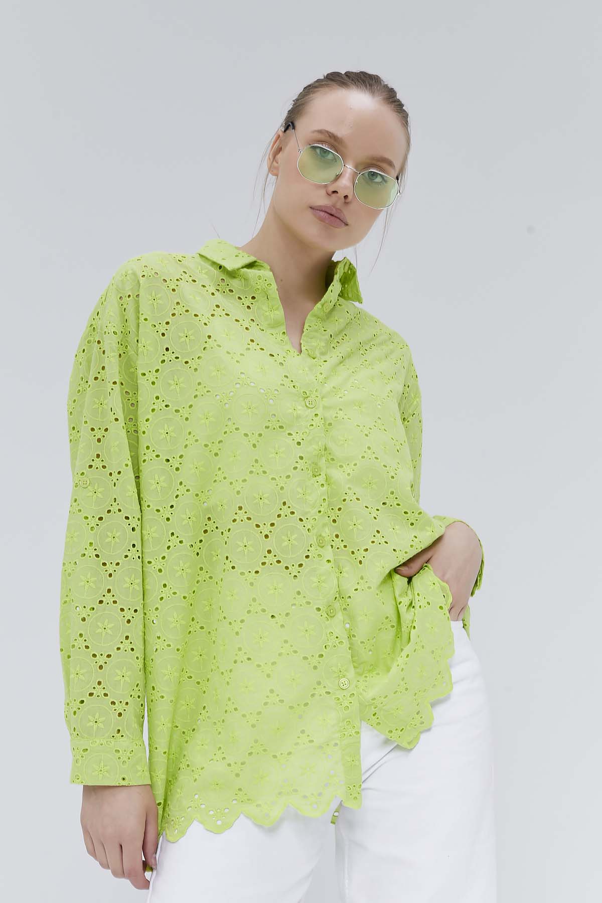 Düğmeli Brode Gömlek