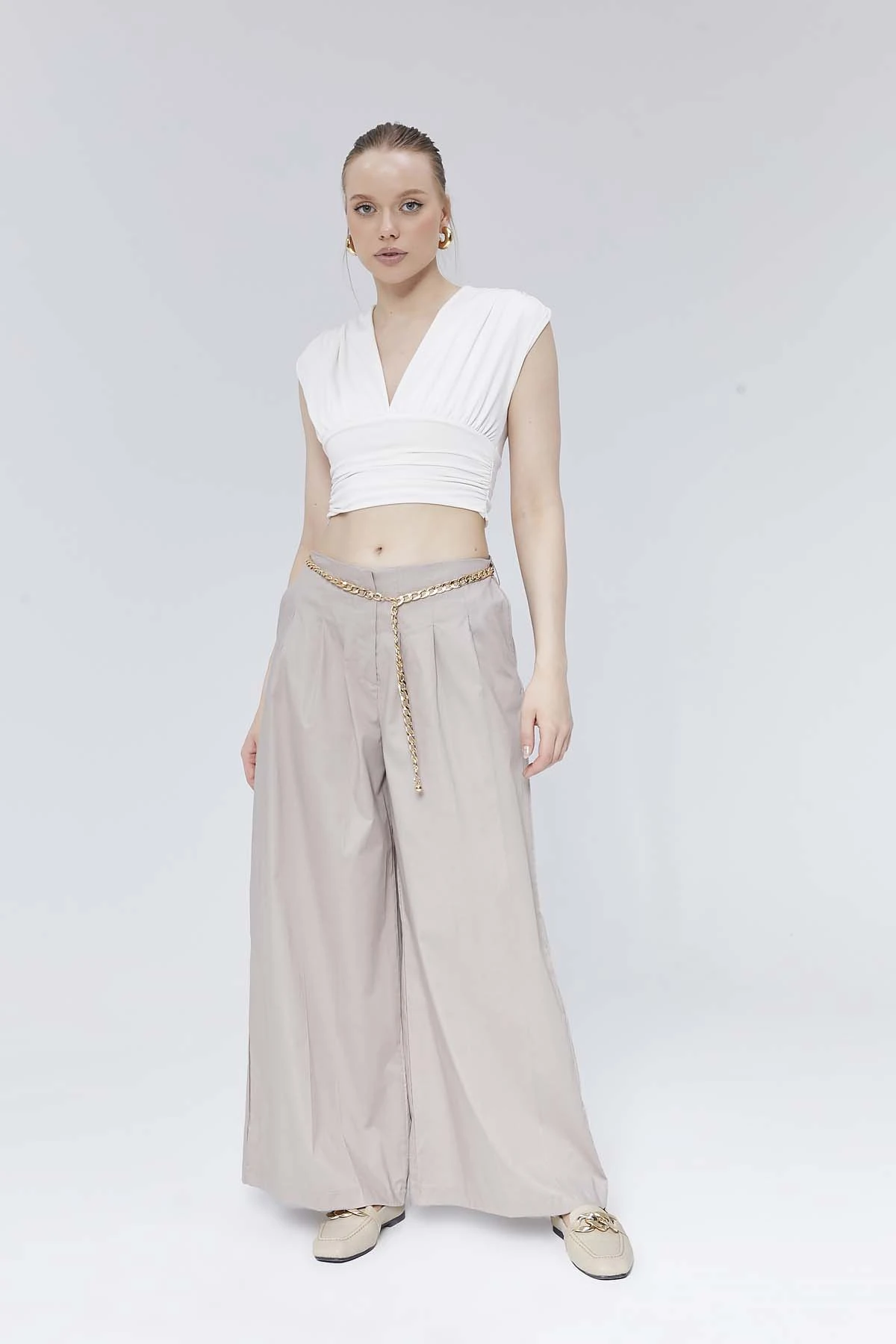 Önü Pileli Zincir Kemerli Pantolon