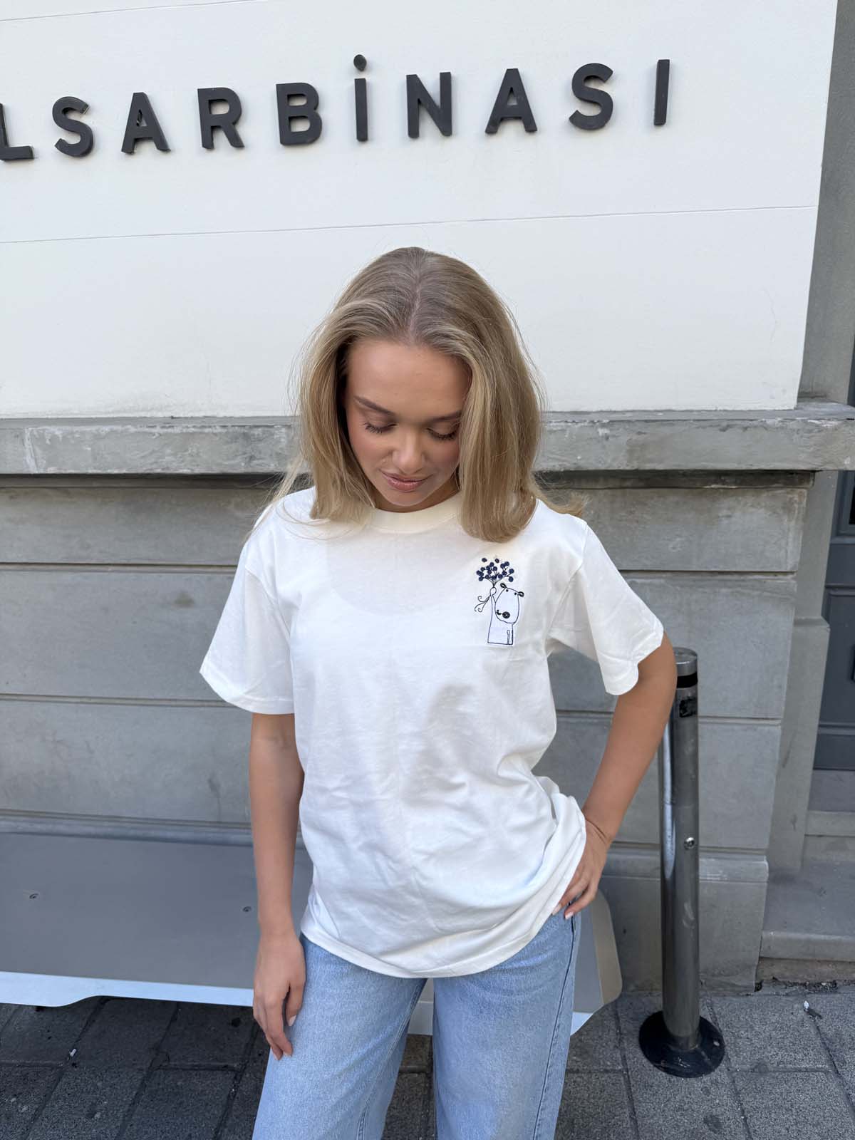 MİLANO KÖPEKLİ NAKIŞLI TİŞÖRT