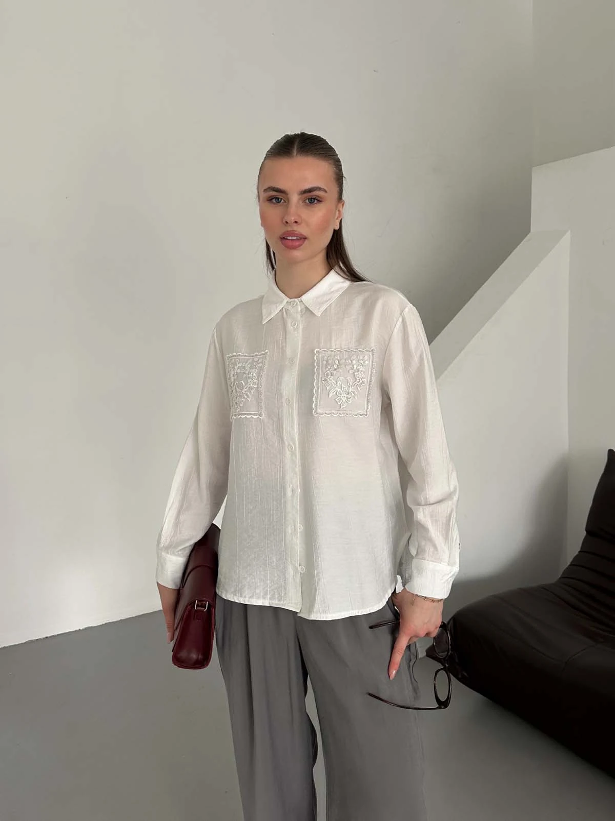 Göğüsü Çift Cep Dantelli Gömlek