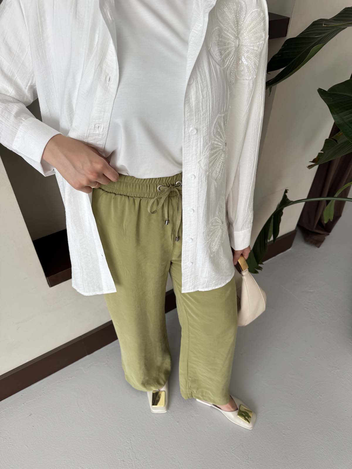 ÜÇ ÇİÇEKLİ MODEL GÖMLEK