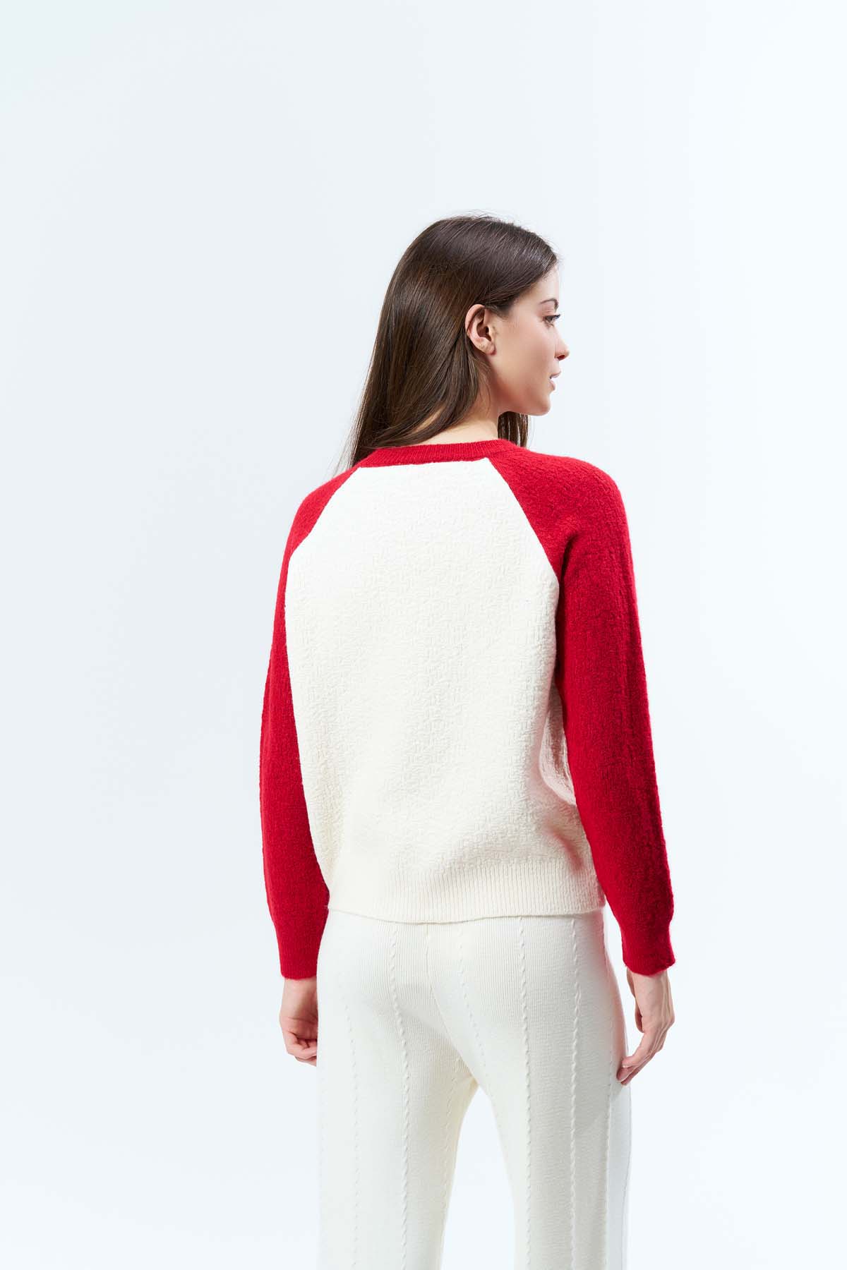 Şardonlu ÖnBedeni İşlemeli Kazak