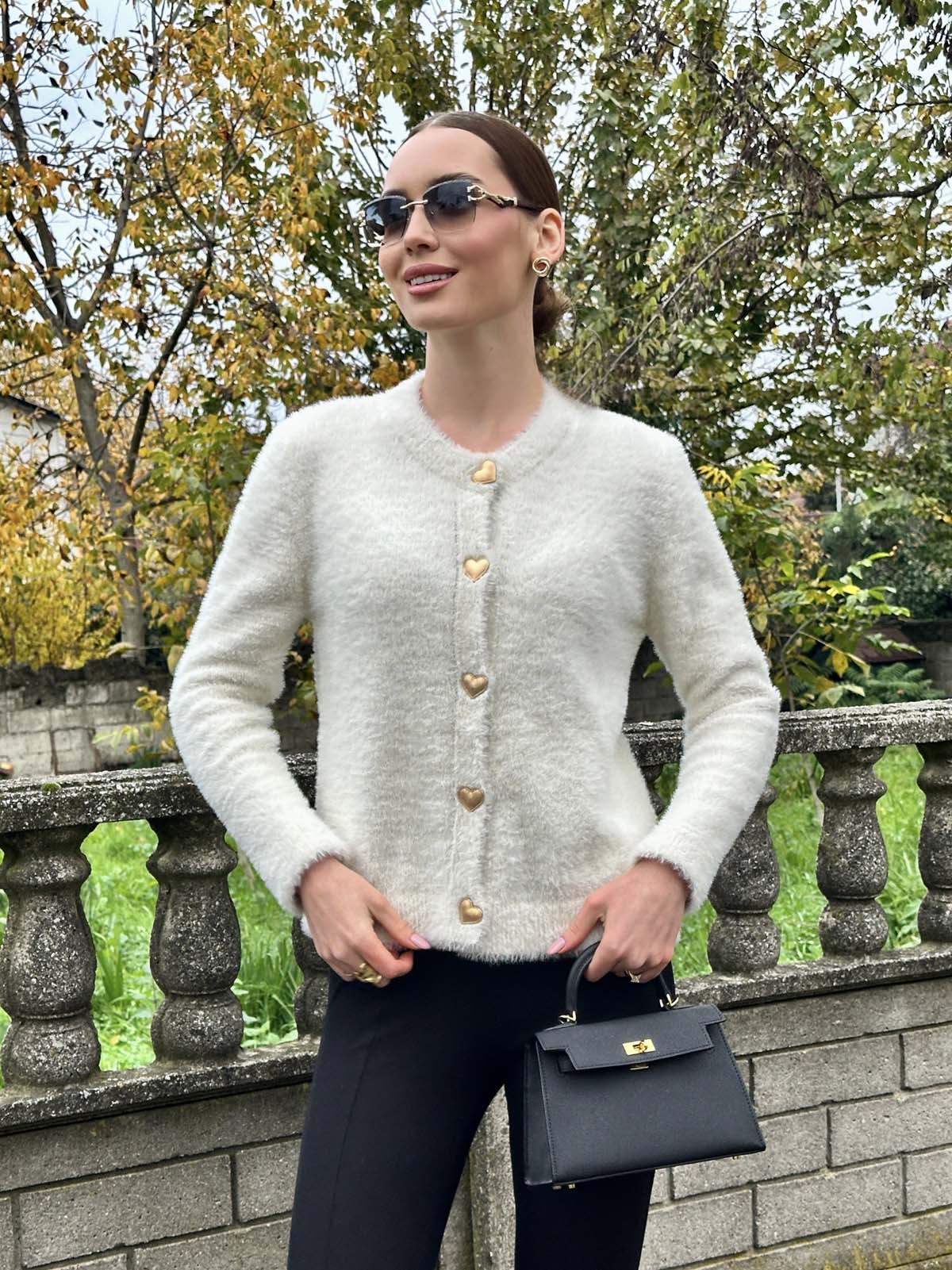 Angora  Kalp Şekilli Düğmeli Kısa Hırka