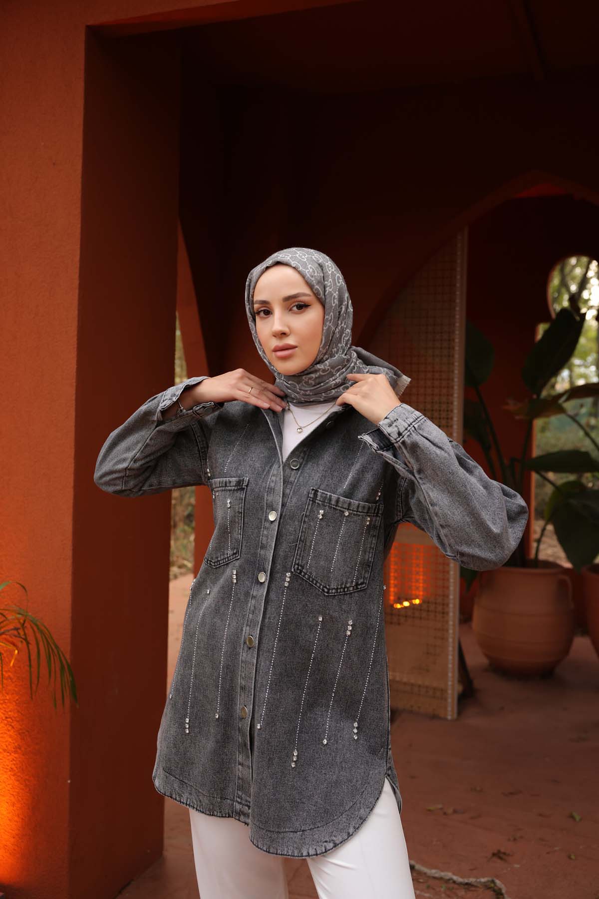 Kot Dikine Taşlı Ve İncili Hırka