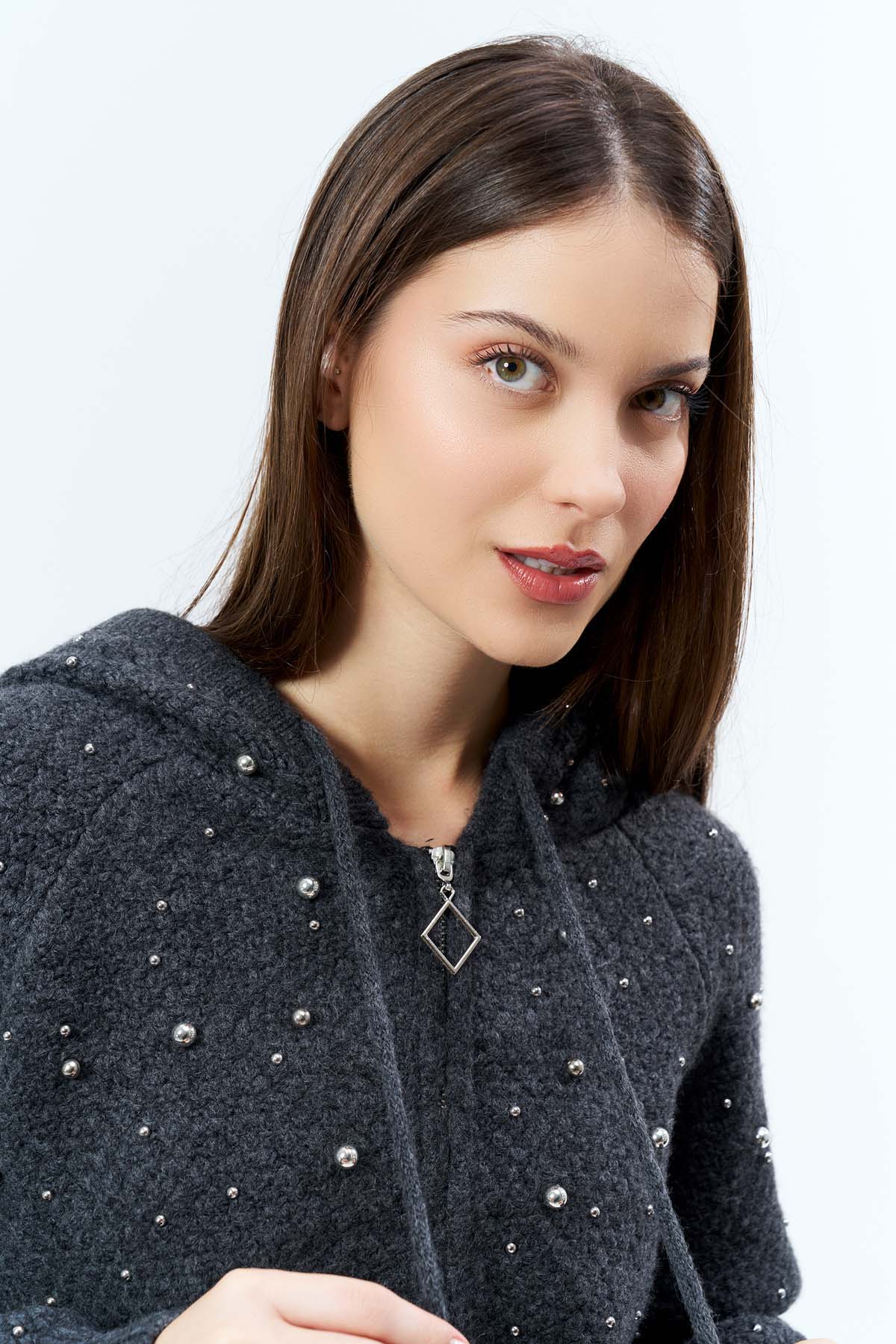 Şardonlu İncili Kapüşonlu Hırka