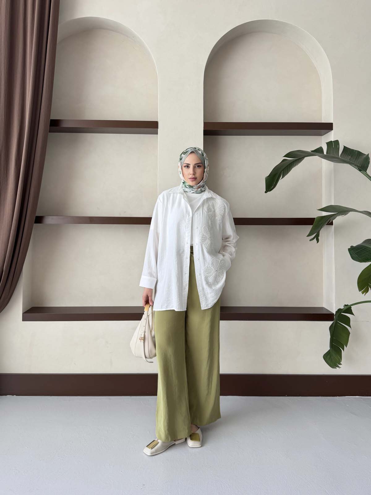 ÜÇ ÇİÇEKLİ MODEL GÖMLEK