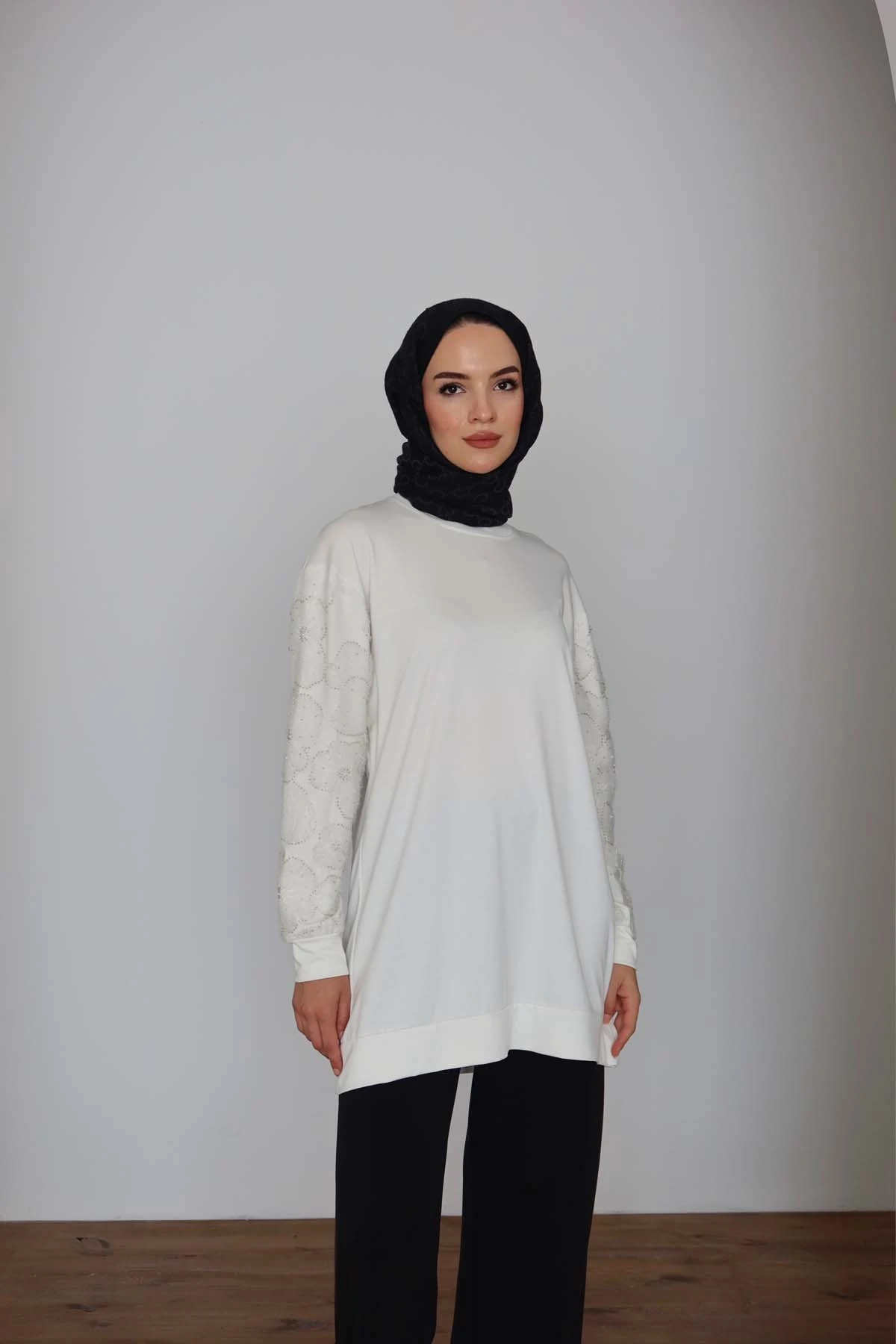 Kolu Boncuklu Kumaş Garnili Tunik