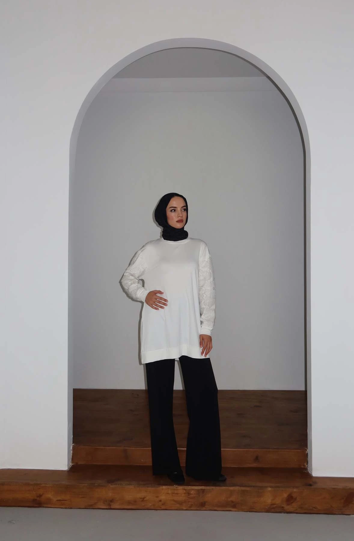 Kolu Boncuklu Kumaş Garnili Tunik