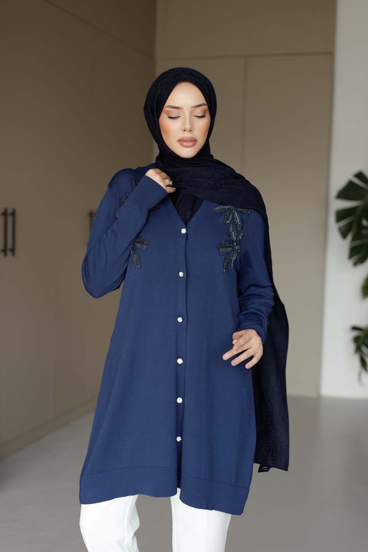 Çiçekli Düğmeli Uzun Hırka