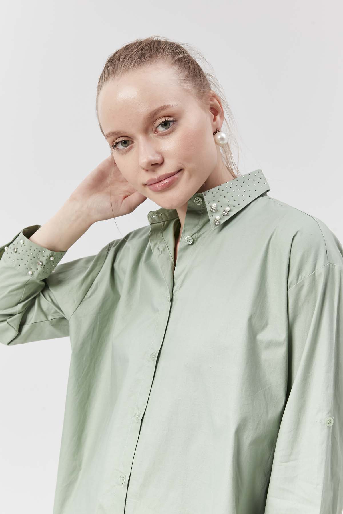 Yakası ve Manşeti Düz Poplin Gömlek