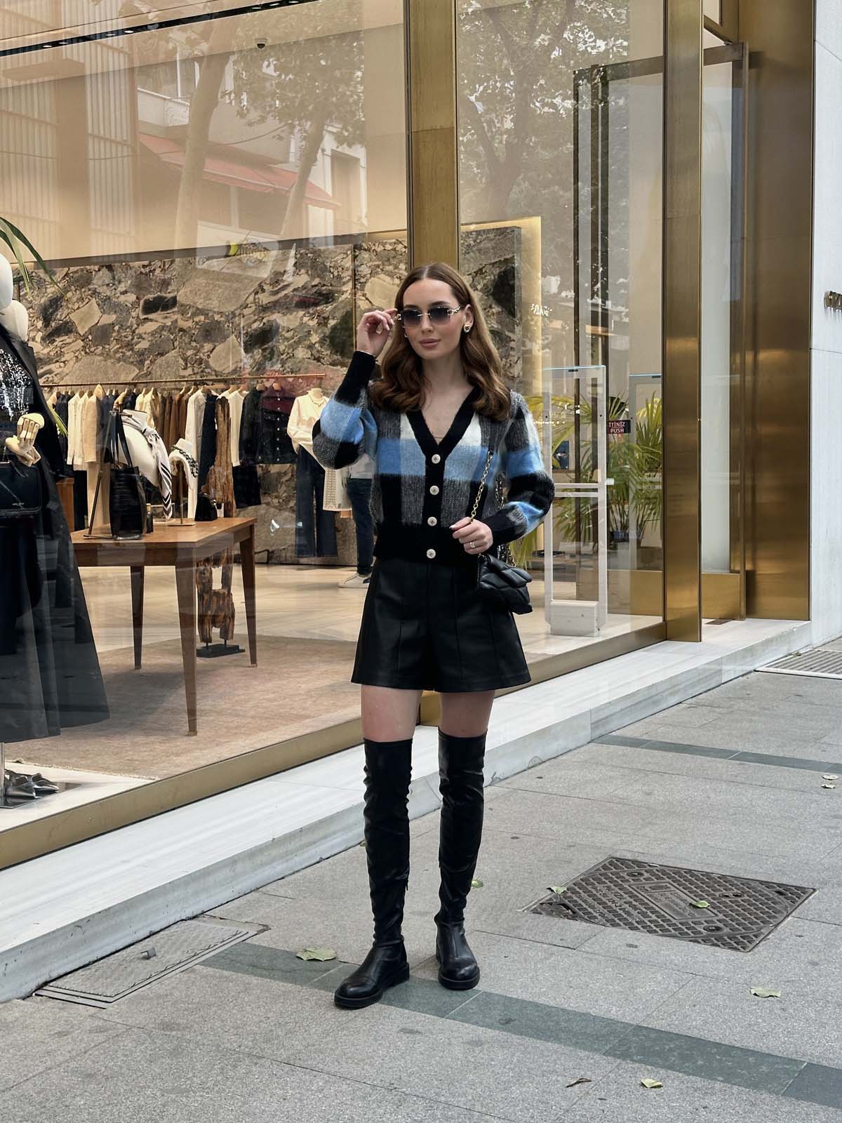 Şardonlu Kareli Kısa Ceket