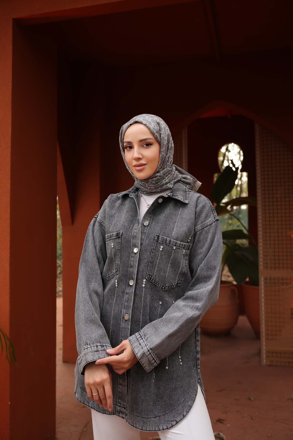 Kot Dikine Taşlı Ve İncili Hırka