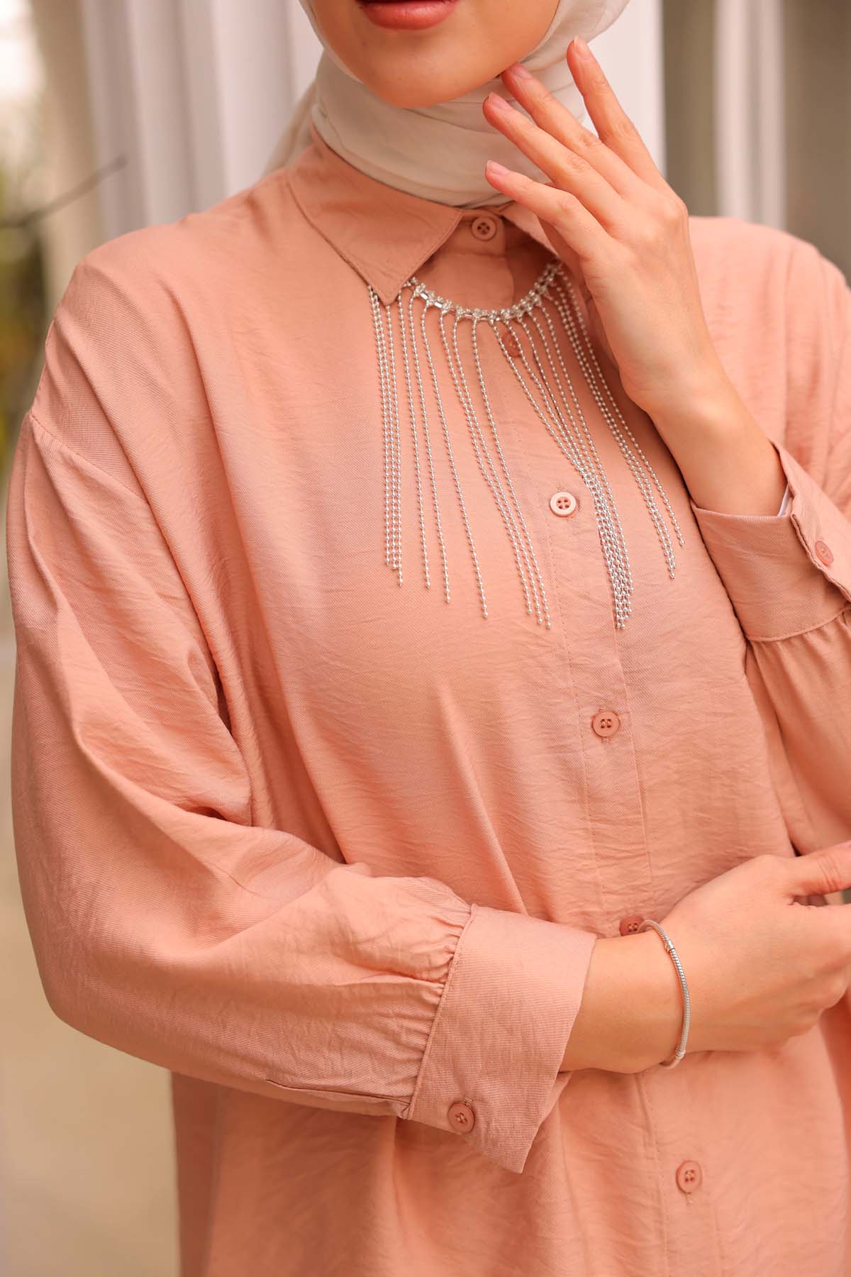 Önü Zincili Gömlek