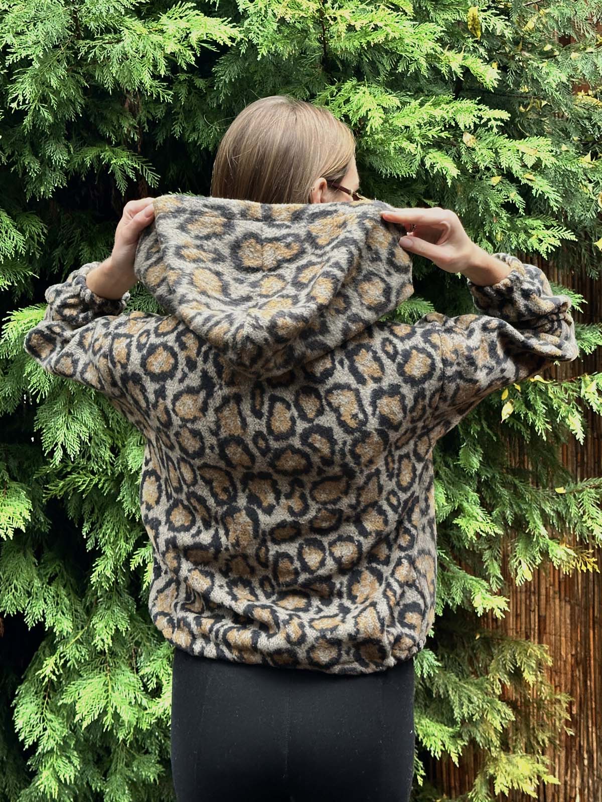 Leopar Desenli  Kapşonlu Çıtçıtlı  Hırka