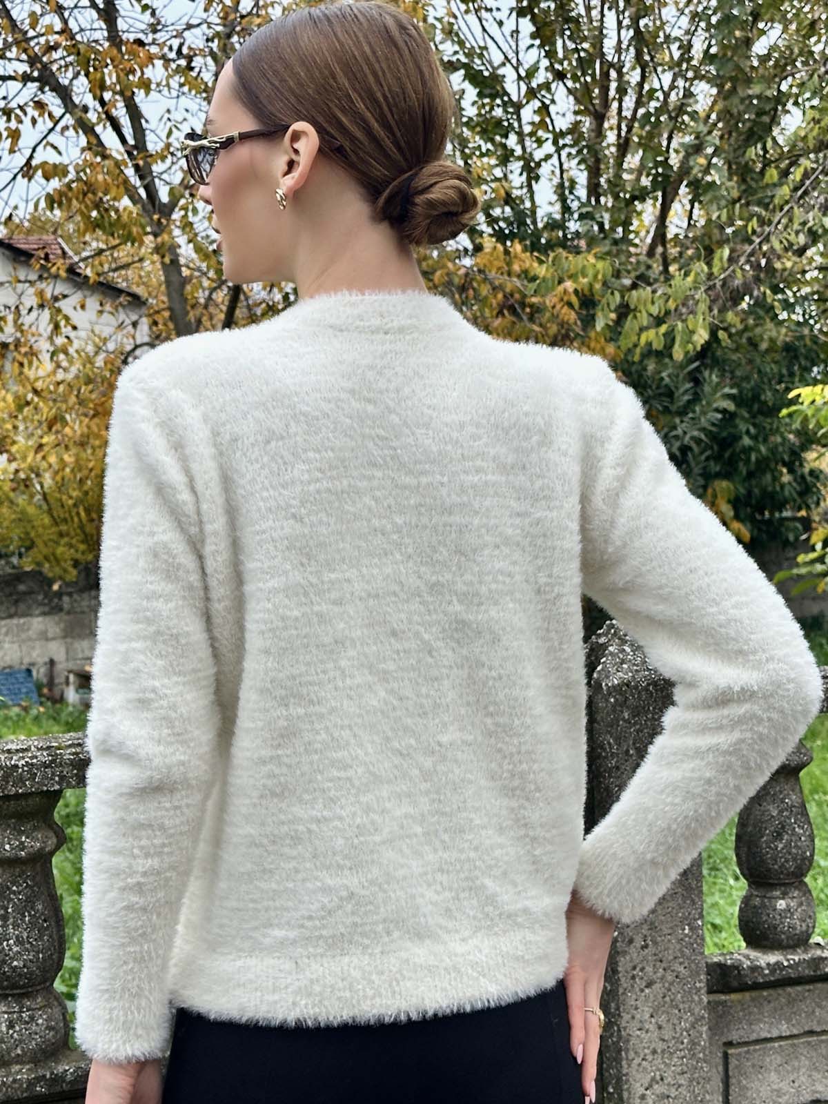 Angora  Kalp Şekilli Düğmeli Kısa Hırka