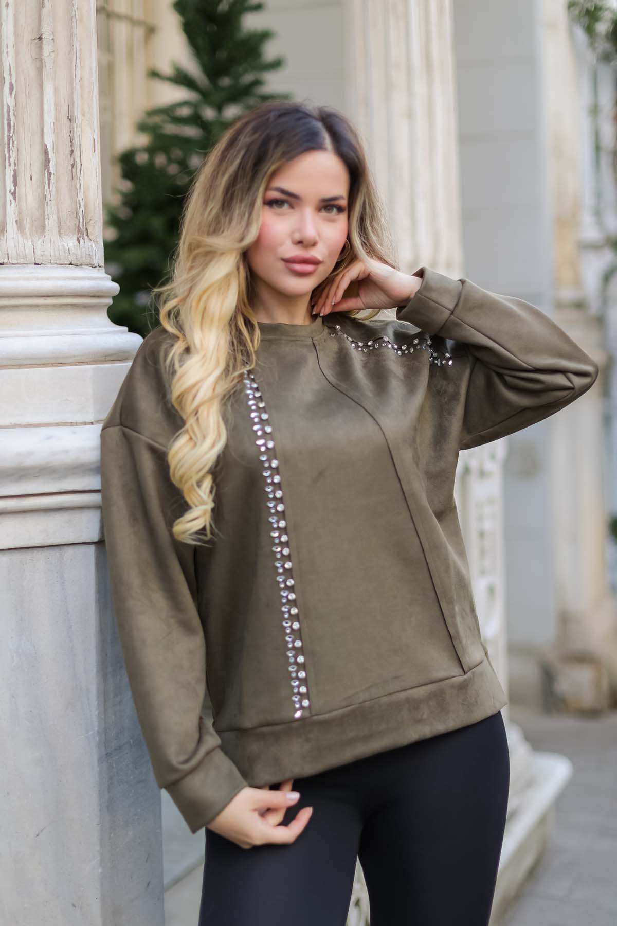 Önü  Taşlı  Sweatshirt