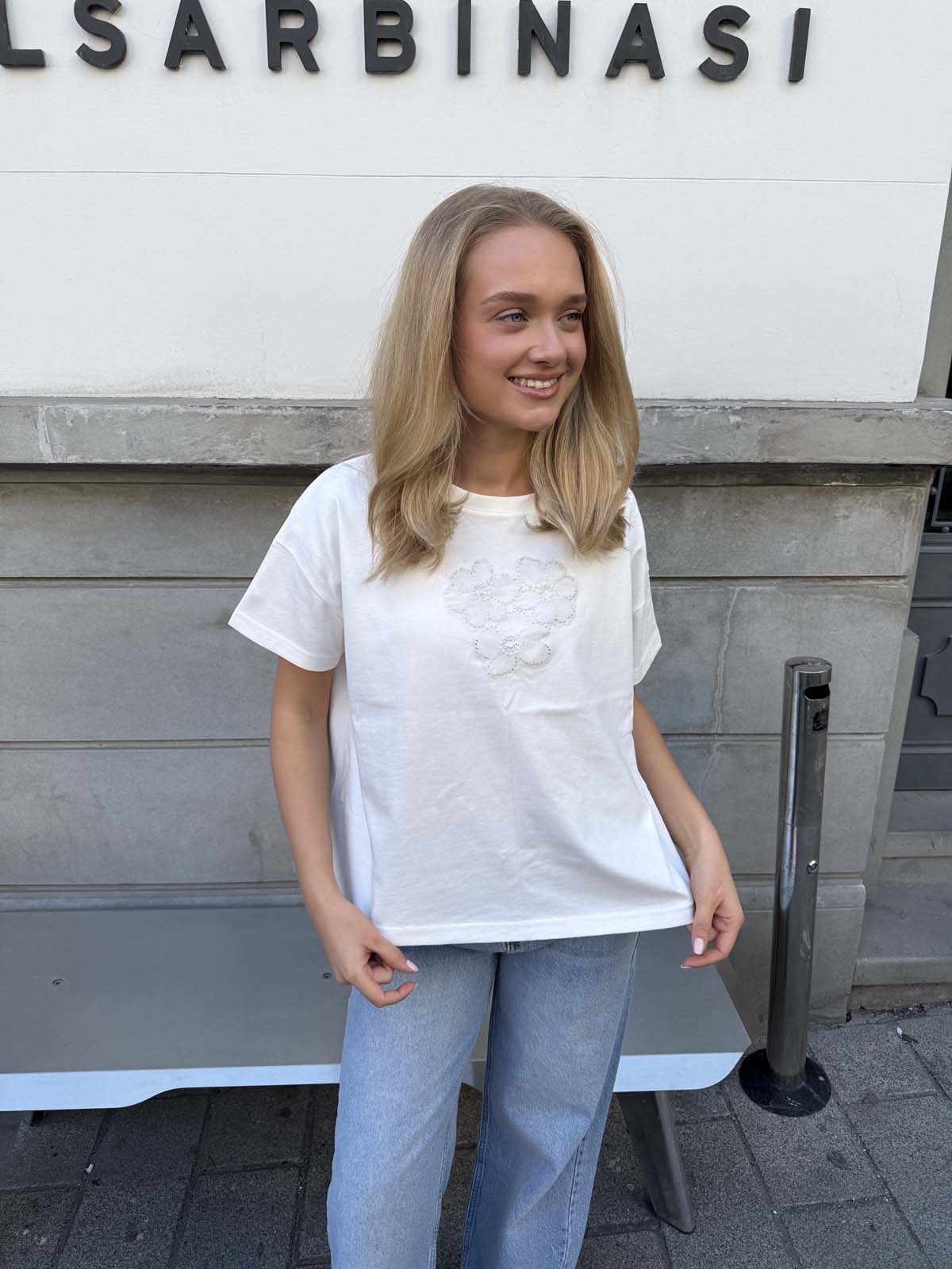 OSAKA KALIP ÖNÜ ELİŞİ 3 ÇİÇEKLİ TİŞÖRT