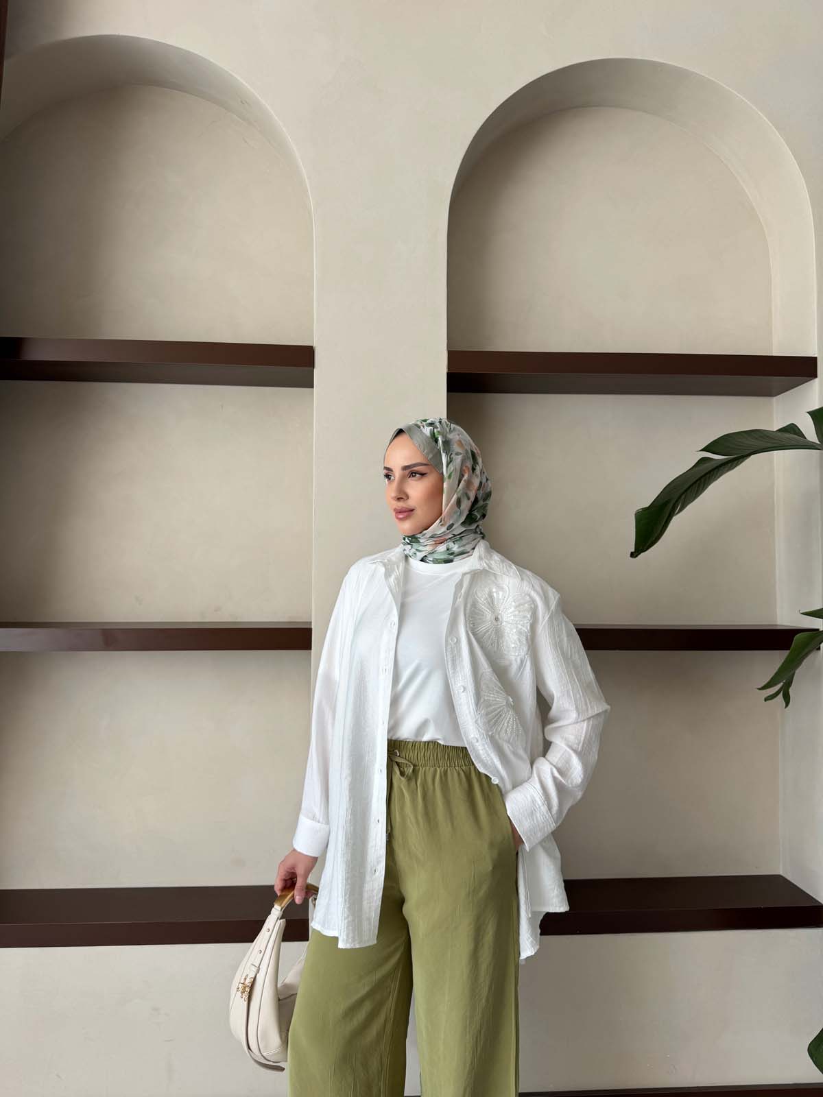 ÜÇ ÇİÇEKLİ MODEL GÖMLEK