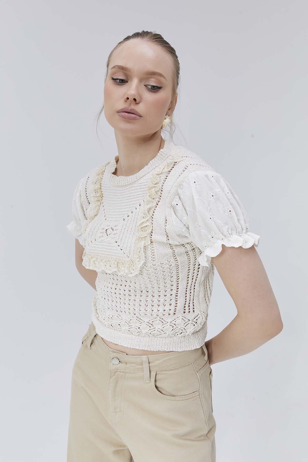 Önü Dantelli Kumaş Kollu Kazak Crop Bluz Atlet